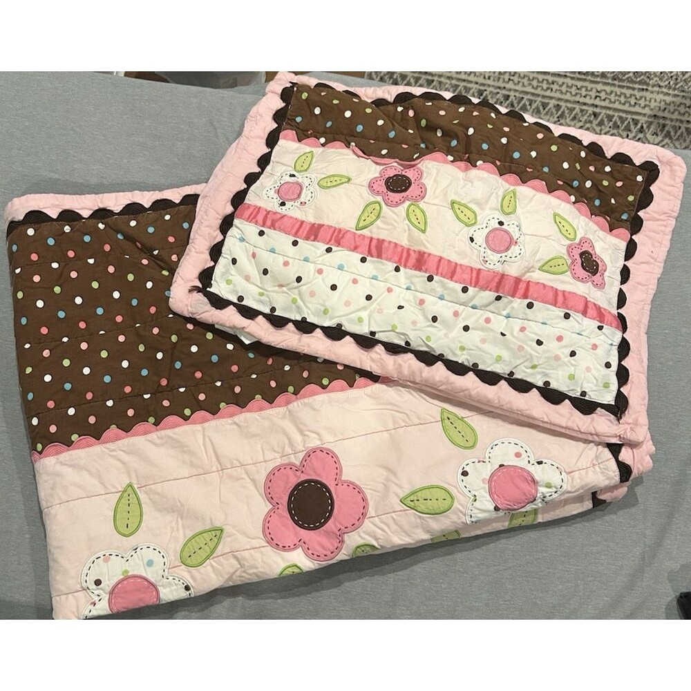 Circo Flowers Twin Quilt and Pillow Case